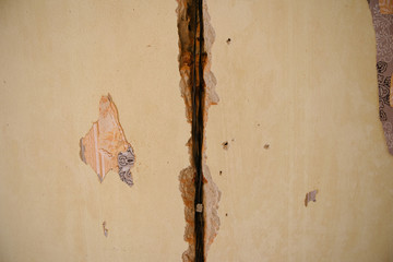 Cable cracks in the wall of the apartment