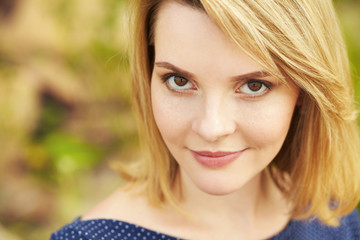 Naklejka premium outdoor closeup portrait of a blonde woman