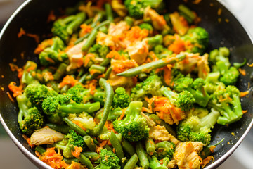 Preparation of a tasty garnish from fresh vegetables and meat