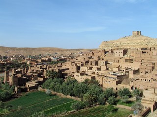 Fototapeta na wymiar Ksar of Ait Ben Haddou in center Morocco has been a UNESCO World Heritage Site sine 1987. Walking through the little streets is a fairy Tale experience