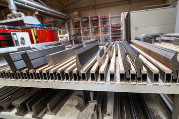 Metal replacement tool for bending press