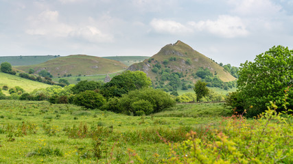 Fototapeta na wymiar Peak District landscape with Parkhouse Hill, near Hollinsclough in the East Midlands, Derbyshire, England, UK
