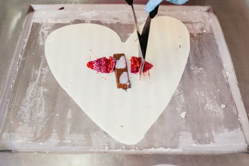 Preparing an ice cream with a heart shape to give on Valentine's Day.