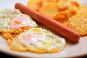 Huevos fritos con patatas