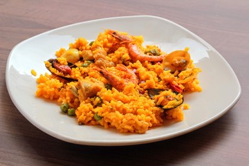 Paella valenciana de marisco