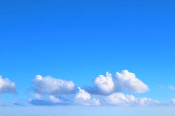 Obraz premium Blue sky and cumulus clouds. Horizontal view. Background. Texture.