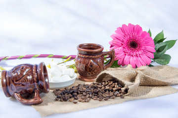 Brown cups for coffee and coffee beans decoration
