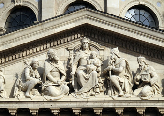 Obraz premium Tympanum bass relief showing the Virgin Mary and Hungarian saints, St. Stephen`s Basilica in Budapest, Hungary