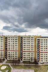 Bloki w polsce- architektura zabudowy wielomieszkaniowej  - obrazy, fototapety, plakaty