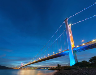 Fototapeta premium Tsing Ma bridge in Hiong Kong at dusk