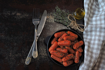 Baby carrots baked in a skillet. Baked carrots. Vegan lunch idea.
