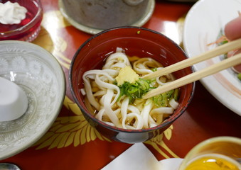 冷たいうどん