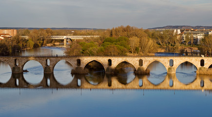 PUENTES SOBRE EL R&Iacute;O