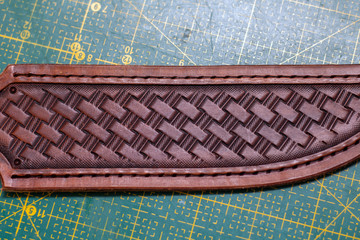 Creating stamping pattern on the leather sheath, working with leather, leathercraft