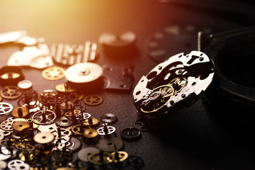 many parts of mechanical wristwatch