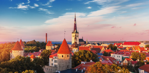 Aerial view of Tallinn old town on sunset time. Estonia - obrazy, fototapety, plakaty