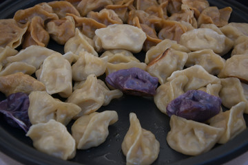 Empanadilla china al vapor o gyoza, comida de China y Japón,  de verdura, carne o cerdo. 