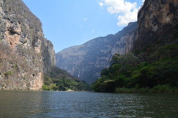 Fototapeta na wymiar Cañon del Sumidero Chiapas Mexique - Sumidero Canyon Mexico