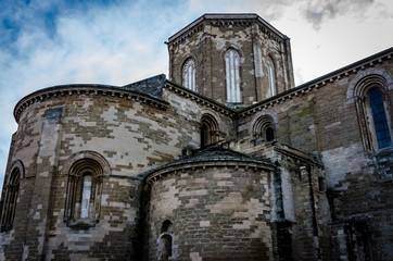 Fototapeta na wymiar Fachada de una iglesia romanica 