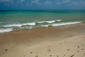 Fototapeta na wymiar empty beach and turquoise sea on Koh Samui, Thailand