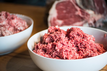 Frisches Hackfleisch in einer Schale