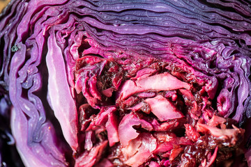Obraz premium Rotkohl gegart und halbiert