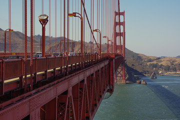 Fototapeta premium walking across the famous golden gate bridge
