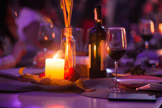 romantic atmosphere in a cafe