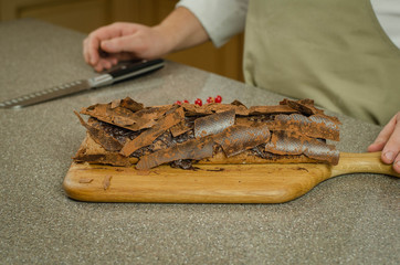 chocolate cake log - 256293785