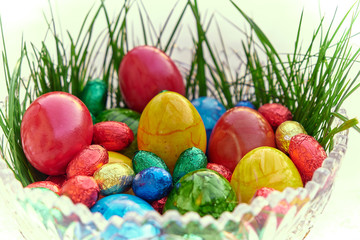 Ostern, die Zeit der bunten und versteckten Eier. Das Christliche Fest des Jesus Christus.