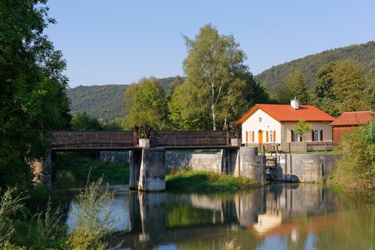 Gatekeeper's house and Lock 11 at Ludwig Canal, Deising in Riedenburg, Altmuhltal, The Altmuhl Valley, Lower Bavaria, Bavaria Germany