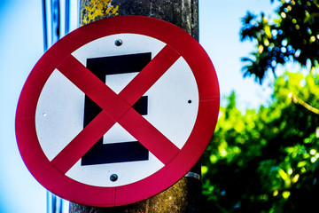 Proibido parar e estacionar