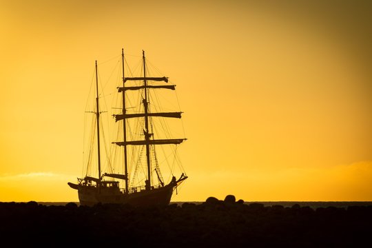Barquentine Antigua at sunset, Kobbefjord, Spitsbergen archipelago, Svalbard and Jan Mayen, Norway, Europe