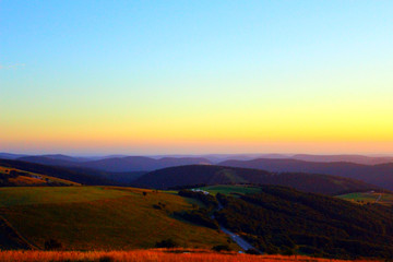 coucher de soleil sur la montagne vosgienne depuis le sommet du hohneck