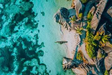 Fotobehang Anse Source D'Agent, La Digue eiland, Seychellen Luchtfoto van het beroemde paradijselijke tropische strand Anse Source D Argent op het eiland La Digue, Seychellen. Zomervakantie, reizen en lifestyle concept