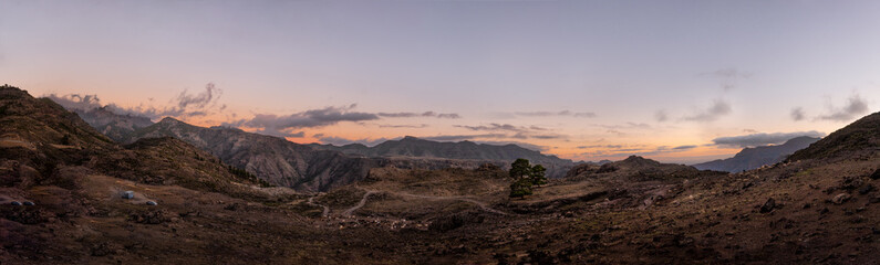 Fototapeta na wymiar beautiful panoramic view of mountains of gran canaria, spain