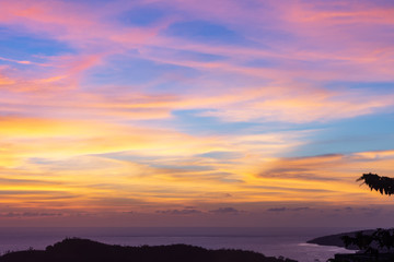 beautiful clouds sunset over the sea with dramatic 