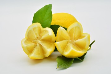 Limones cortados en forma flor