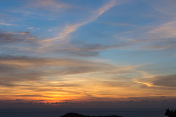 Obraz premium sunset over the sea with splendid colorful cloud