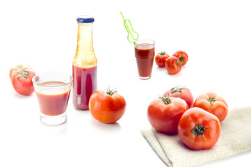 Tomato juice and fresh tomatoes