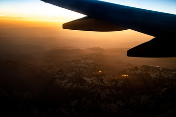 Fototapeta premium Flug über Berge
