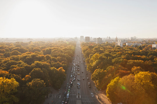 Germany, Berlin, view to Grosser Tiergarten with Strasse des . Juni from Victory Column in autumn