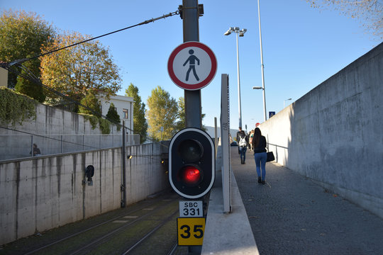 Passagem de N&iacute;vel Proibida a Pe&otilde;es