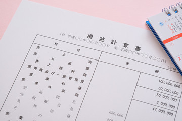 損益計算書　決算書類　ビジネスシーン　PL