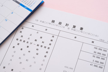 損益計算書　決算書類　ビジネスシーン　PL