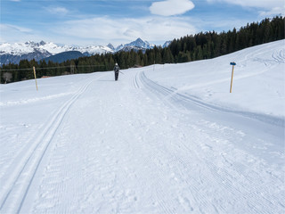 Fototapeta na wymiar piste de ski de fond à Saint Gervais dans les Alpes françaises