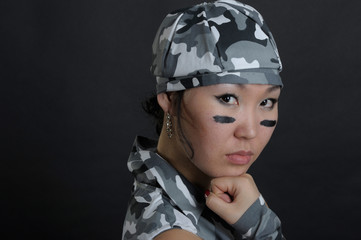 Obraz premium Portrait of stylish woman in military clothes