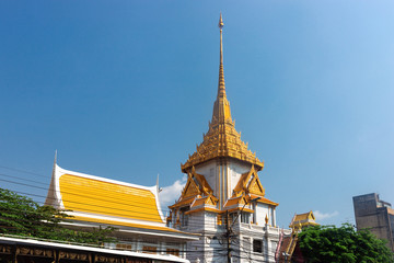 Fototapeta premium Wat Traimit - Temple of the Golden Buddha in Bangkok, Thailand