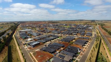 Rise up over Thornhill Park, Victoria