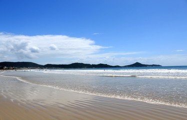 Praia tropical, praia de Canto Grande, Mariscal, cidade de Bombinhas, estado de Santa Catarina, Brasil 